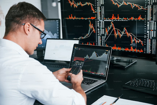 Elevate Your Trading Skills: The Benefits of Enrolling in an Online Stock Trading Course